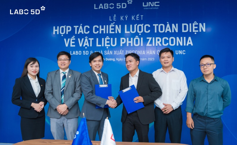 Sáng ngày 27/06/2023, Labo 5D cùng Nhà sản xuất UNC Hàn Quốc đã chính thức ký kết hợp tác chiến lược toàn diện về vật liệu phôi Zirconia.